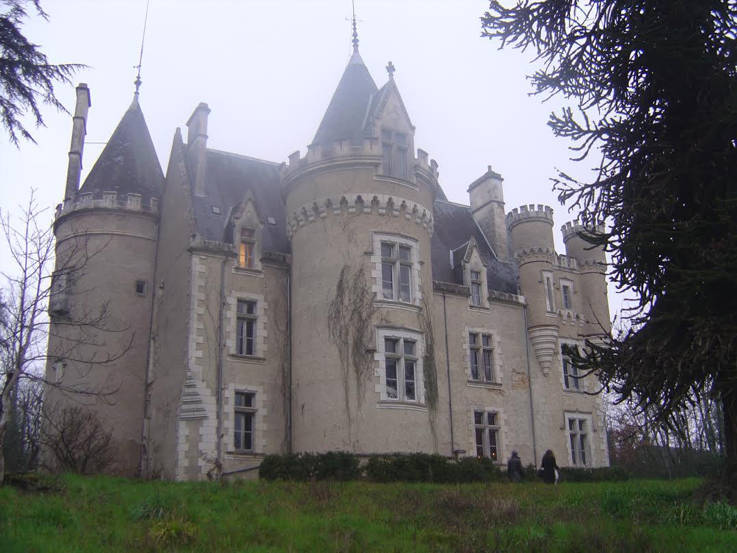 Fougeret, le château le plus hanté de France