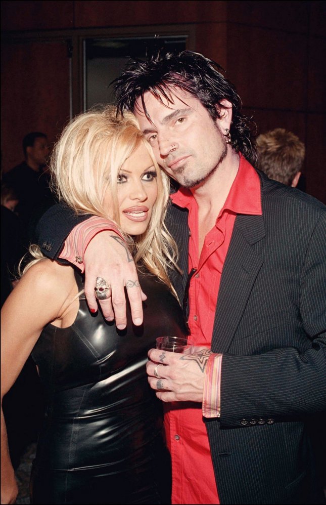 En 1995, Pamela Anderson épouse le batteur Tommy Lee avant de divorcer trois ans plus tard