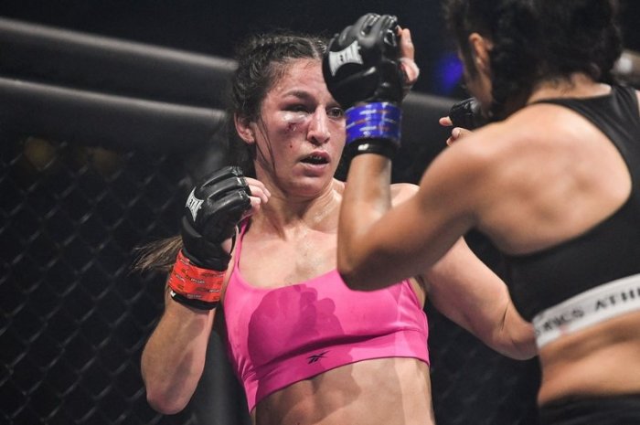 Lucie Bertaud face à Karla Benitez en combat de MMA à Paris