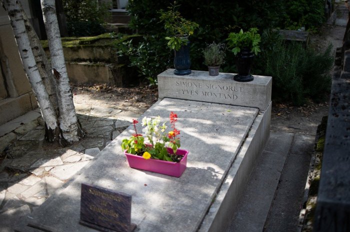 La tombe d'Yves Montand en août 2021