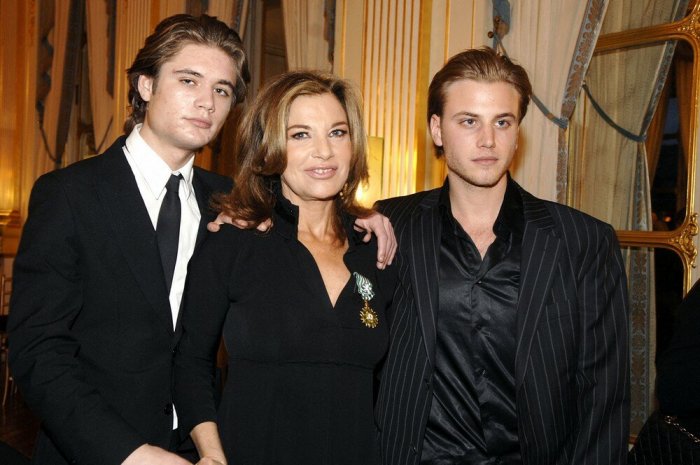 Nicole Calfan et ses deux fils en 2008