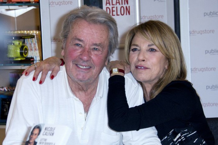 Nicole Calfan et Alain Delon en 2012