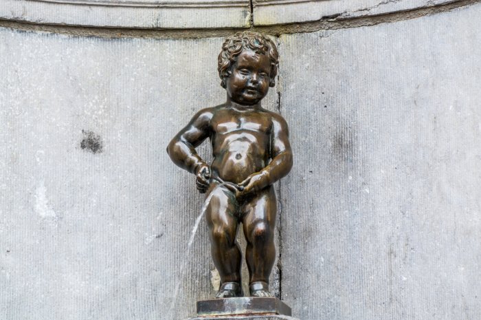 Dans quel pays peut-on voir cette statue d’un garçon qui fait pipi ?