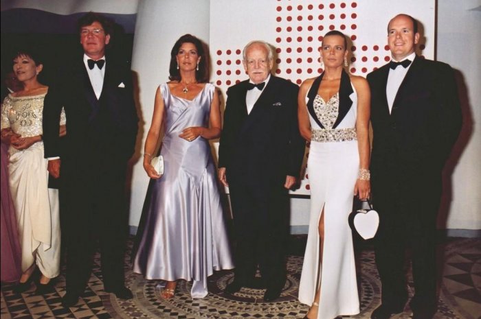 La princesse Stéphanie de Monaco entourée de ses proches en 2000