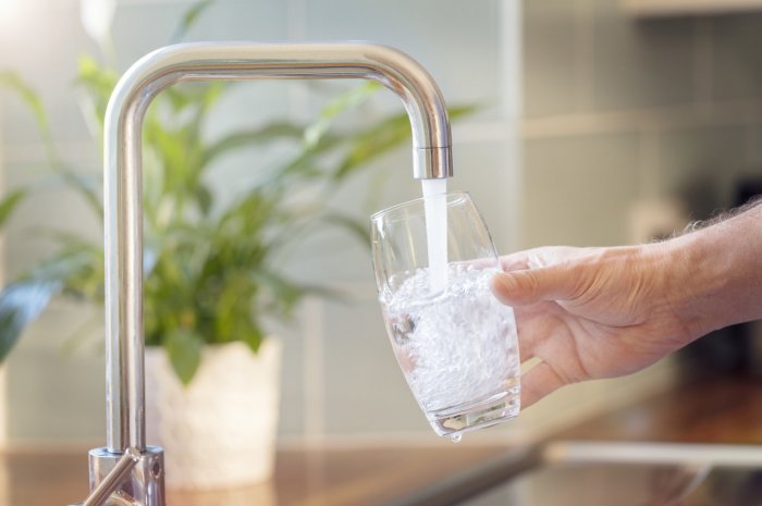 Couper systématiquement l’eau des robinets : 80 euros/an