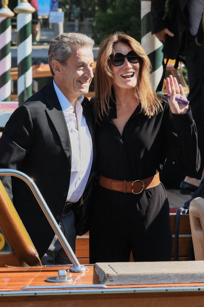 Carla Bruni et Nicolas Sarkozy en amoureux au soleil