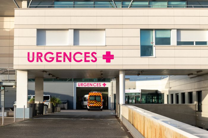 Les hospitalisations après un passage aux urgences augmentent de 0,5 % en une semaine