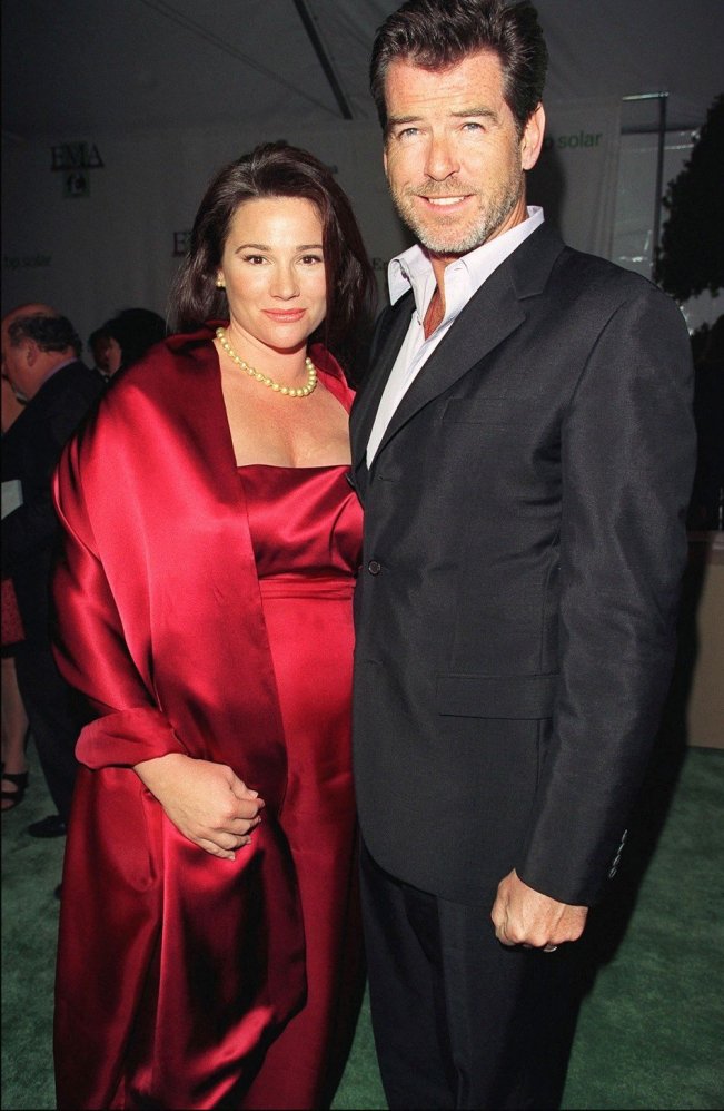Pierce Brosnan et Keely Shaye Smith en 2000