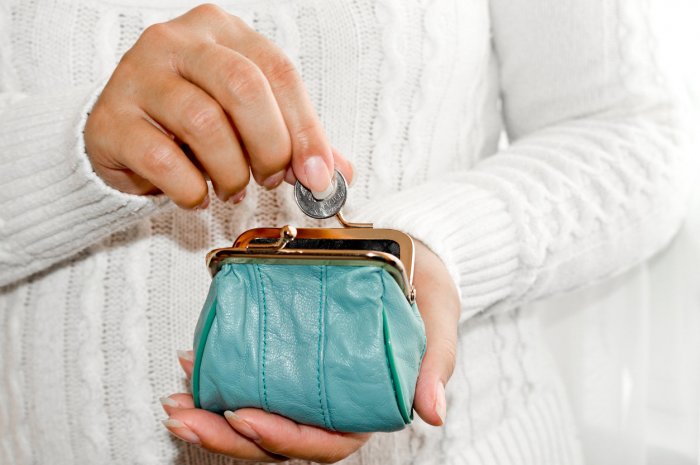 1 - Commencez par vider régulièrement votre porte-monnaie