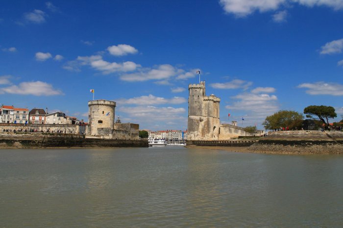 13. Charente-Maritime (17)