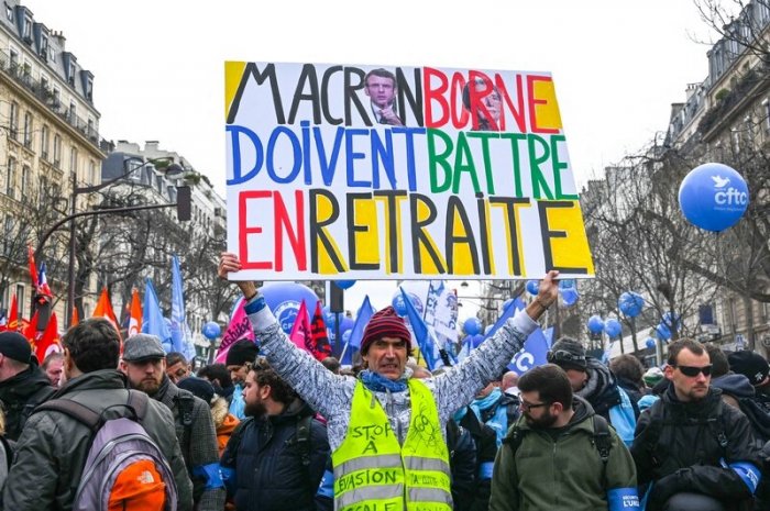 Réformes des retraites : "Macron-Borne doivent battre en retraite"