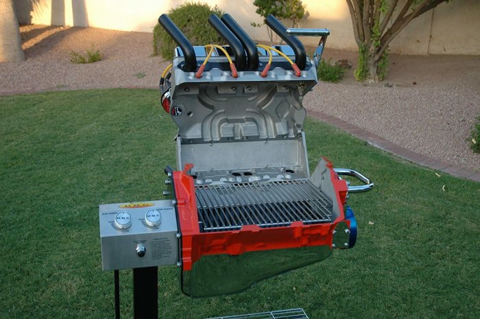 Le barbecue en forme de moteur V8