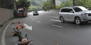 Chine : des ouvriers font la sieste à même le bitume d’une autoroute