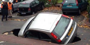 Yvelines : une chaussée s’effondre, les voitures tombent