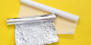 Peut-on mettre du papier aluminium au congélateur ?