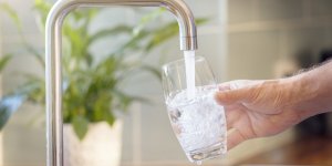 Comment connaître la qualité de l'eau du robinet chez vous ? 