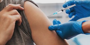 Covid-19 : un nouveau vaccin contre le nouveau variant Eris ? 