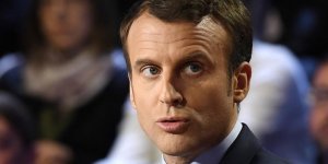 "J'ai encore du nez !" : quand Emmanuel Macron sent des odeurs de cannabis durant une séance photo