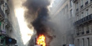 Vidéo : spectaculaire incendie d'autocar rue La Fayette à Paris