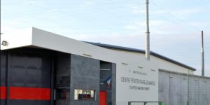 Nantes : un détenu s’évade, trois surveillants blessés au cutter 