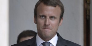 Emmanuel Macron déplore la "politique des fainéants" du PS