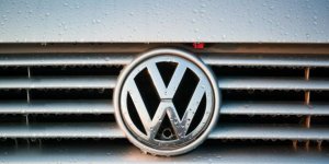 Comment Volkswagen va remettre les voitures truquées aux normes sans vous indemniser 