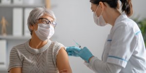 Le vaccin "ne suffira pas" à supprimer le virus : les mesures préconisées par un épidémiologiste