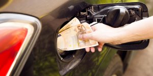 Prix des carburants : quels sont les critères à remplir pour bénéficier de la nouvelle aide de 100 euros ?
