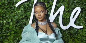 Rihanna : son pyjama de Noël "fesses à l'air" fait le buzz sur la toile