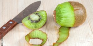Infusion, produit nettoyant… 6 astuces avec de la peau de kiwi
