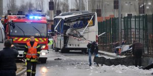EN IMAGES six morts dans un nouvel accident impliquant un car scolaire à Rochefort