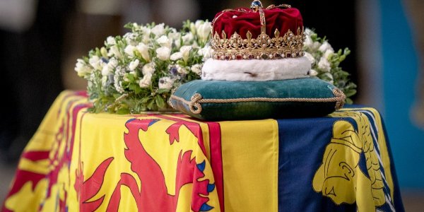 Obsèques d'Elizabeth II : que sait-on sur son cercueil doublé de plomb ?