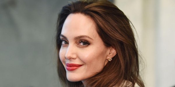 Un portrait d’Angelina Jolie sans seins vendu aux enchères