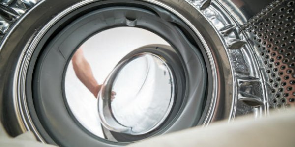Carte bancaire dans la machine à laver : que faire ?