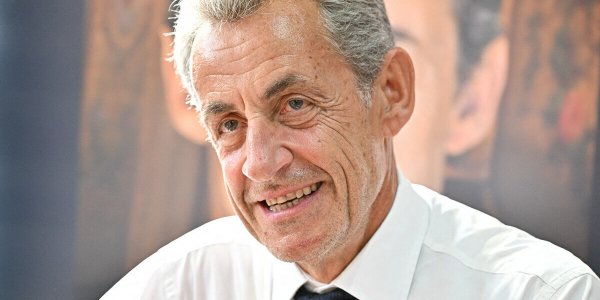 Entre Nicolas Sarkozy et Emmanuel Macron, le torchon brûle