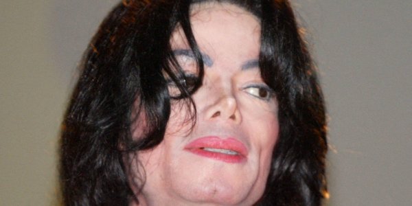 "Un trou à la place du nez" : les terribles révélations de l'autopsie de Michael Jackson