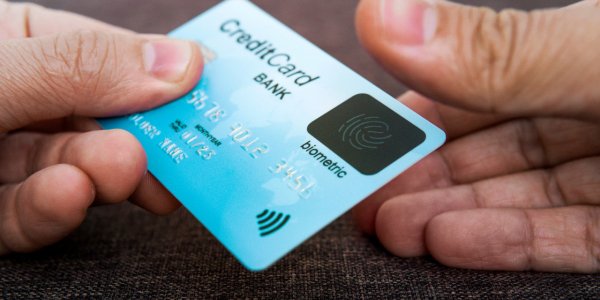 Carte bancaire biométrique : les 5 avantages de ce moyen de paiement
