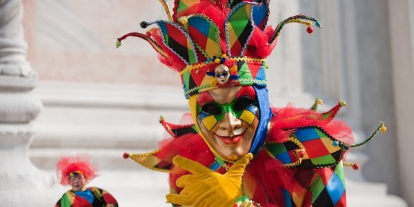 Mardi Gras : les déguisements insolites (à éviter de porter) au carnaval 