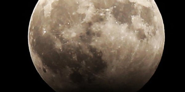 Quelle est cette substance inconnue découverte sur la face cachée de la Lune ? 