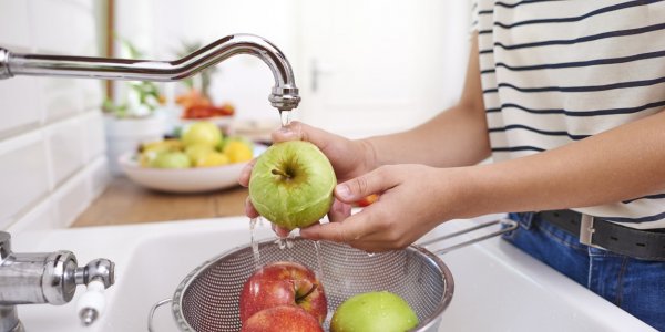 Les 9 fruits et légumes qu'il faut nettoyer avant de les consommer