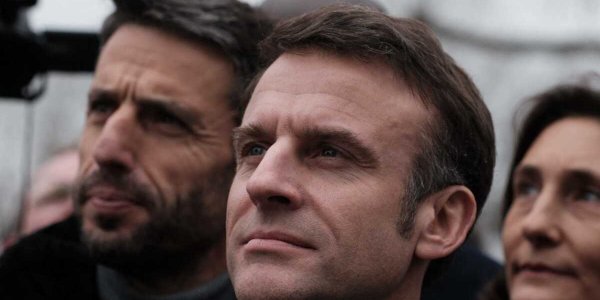 Emmanuel Macron ému par le combat de fin de vie de Françoise Hardy : “Son courrier m’a beaucoup touché”