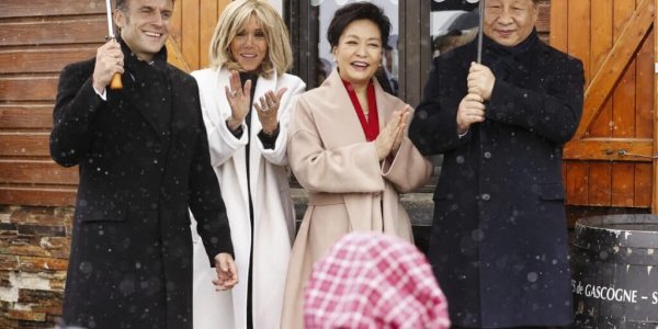 Emmanuel et Brigitte Macron reçoivent le président chinois et sa femme : « L’incident diplomatique a été évité de justesse