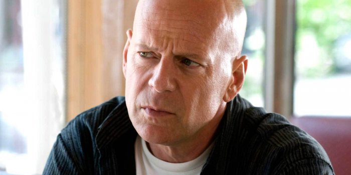Bruce Willis presque m&eacute;connaissable avec des cheveux : &agrave; quoi ressemblait-il au d&eacute;but de sa carri&egrave;re ? 
