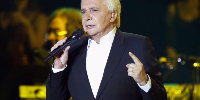 Michel Sardou : le chanteur au cœur d’une affaire d’escroquerie
