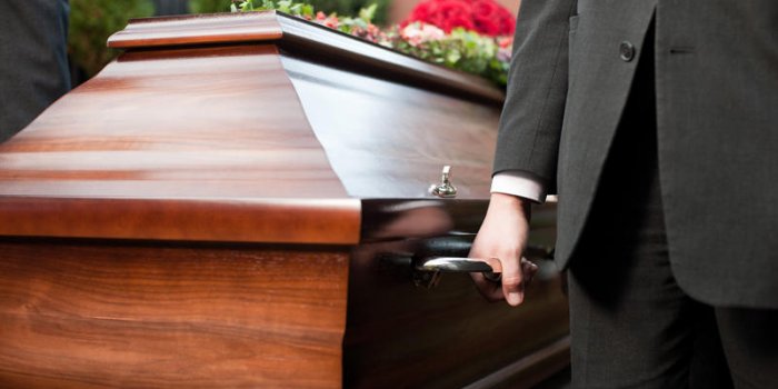 Obsèques : faut-il craindre une pénurie de cercueils ?