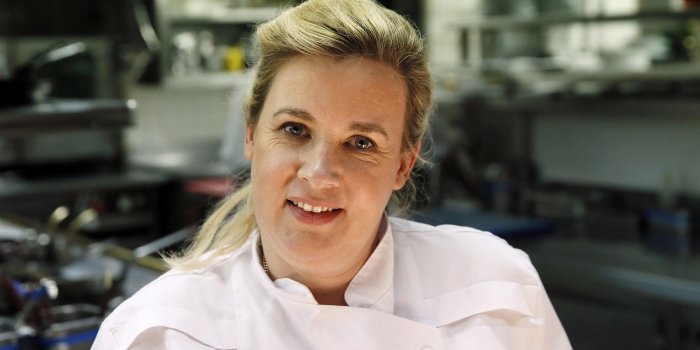  VIDÉO. Top Chef 2021 : Hélène Darroze accidentellement aspergée de chantilly par une candidate