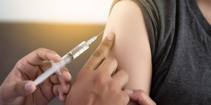 Vaccin Covid : pourquoi vous ne devez pas vous en vanter sur les réseaux sociaux