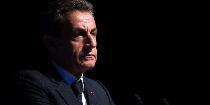 Nicolas Sarkozy a-t-il été "maltraité" par Angela Merkel ?