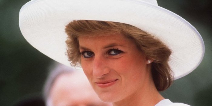 Lady Diana : retour en images sur sa mythique voiture &quot;Ford Escort&quot;, mise en vente aux ench&egrave;res